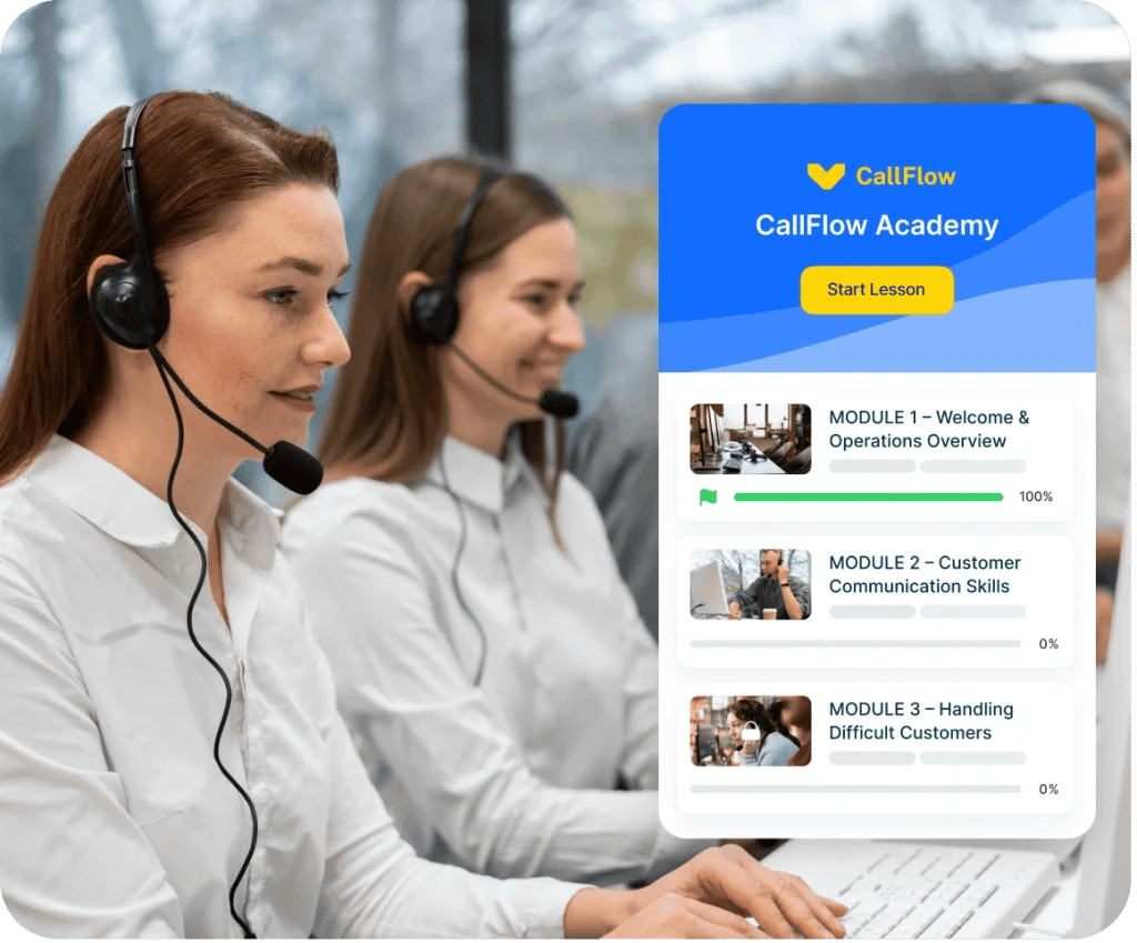 Agentes de call center completando cursos de formación interactivos en sus puestos de trabajo